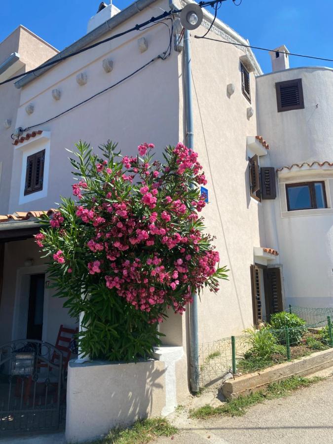 Vita Vacation Home Ustrine Ngoại thất bức ảnh
